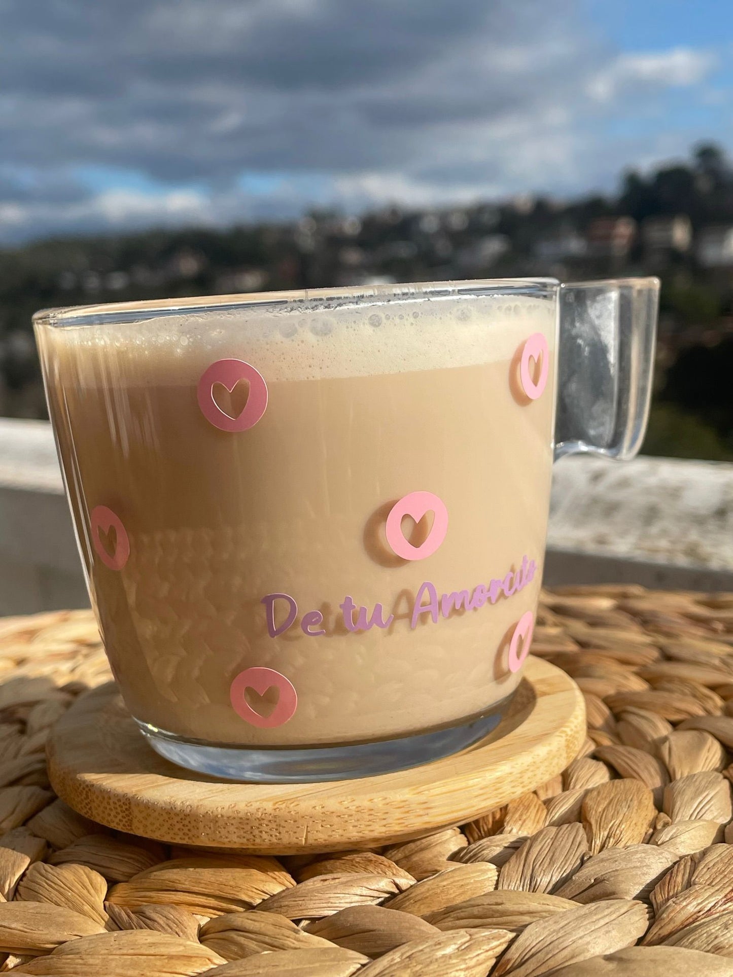 Taza M - Arcoíris, te quiero y corazones.