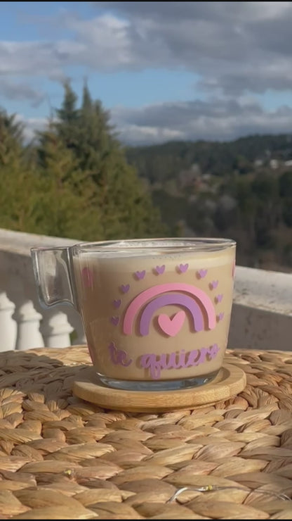 Taza M - Arcoíris, te quiero y corazones.