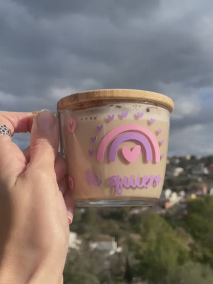 Taza M - Arcoíris, te quiero y corazones.